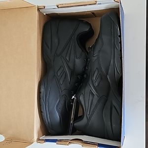 NIB Reebok Metro III Walking shoes in size 10us.